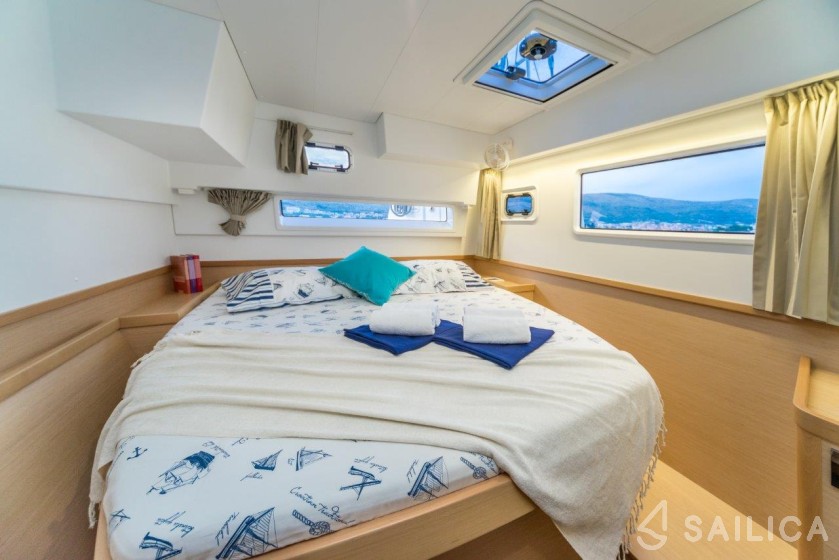 Lagoon 42 - Yacht Charter Sailica