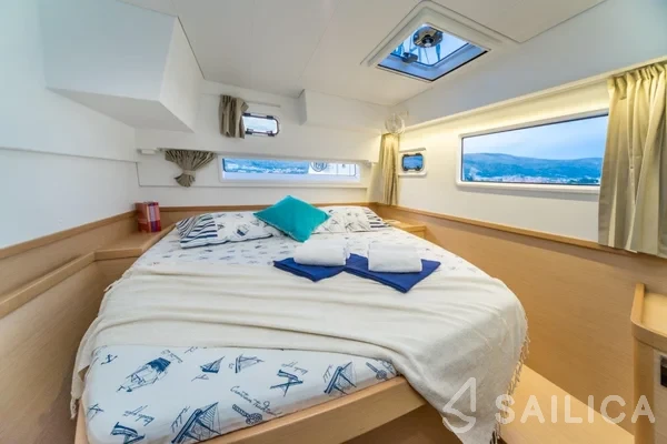Lagoon 42 - Yacht Charter Sailica