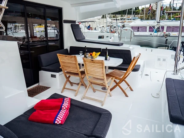 Lagoon 42 - Yacht Charter Sailica