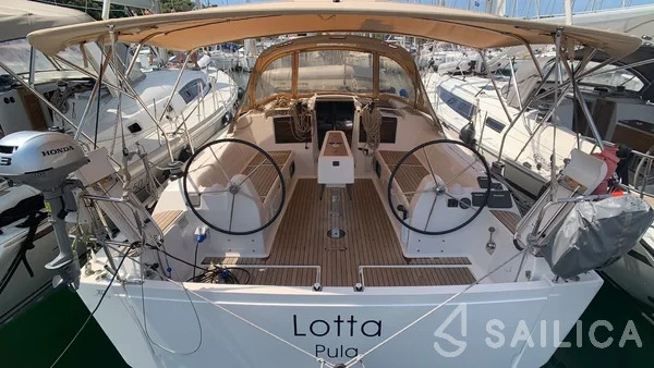 Dufour 382 GL - Yacht Charter Sailica