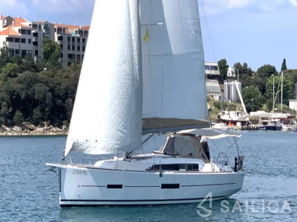 Dufour 382 GL - Yacht Charter Sailica