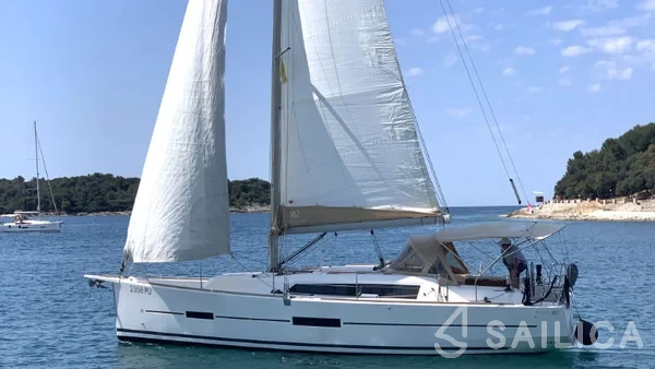 Dufour 382 GL - Yacht Charter Sailica