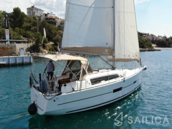 Dufour 382 GL - Yacht Charter Sailica