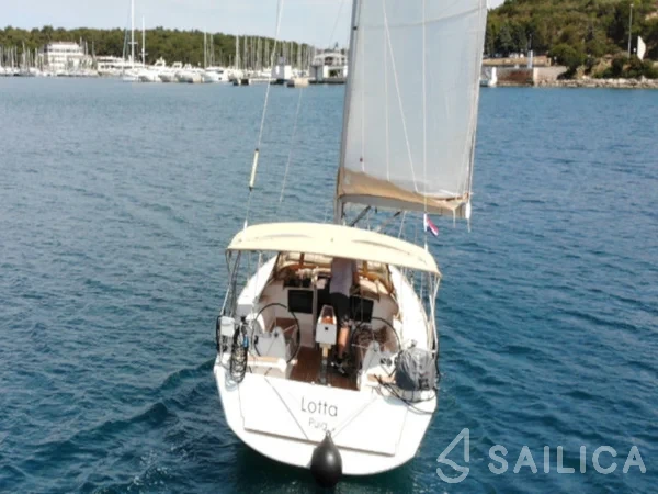 Dufour 382 GL - Yacht Charter Sailica