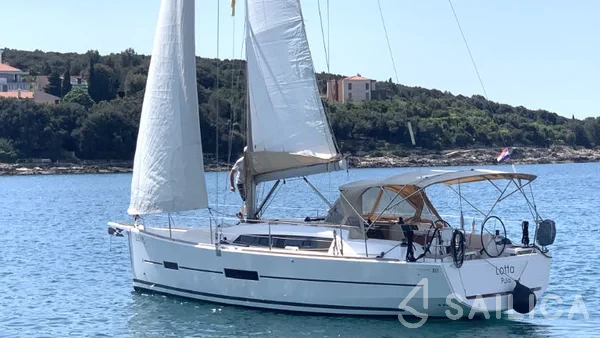 Dufour 382 GL - Yacht Charter Sailica