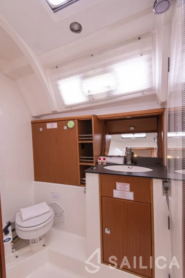 Bavaria 41 Cruiser - Yacht Charter Sailica