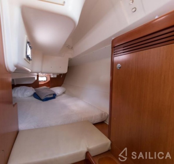 Oceanis 31 - Yacht Charter Sailica