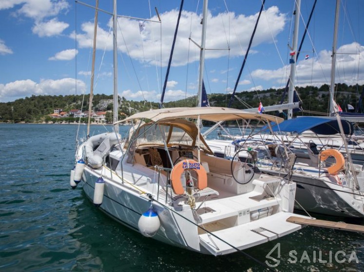 Dufour 382 Grand Large - Yacht Charter Sailica