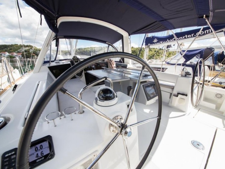Oceanis 41 - Yacht Charter Sailica