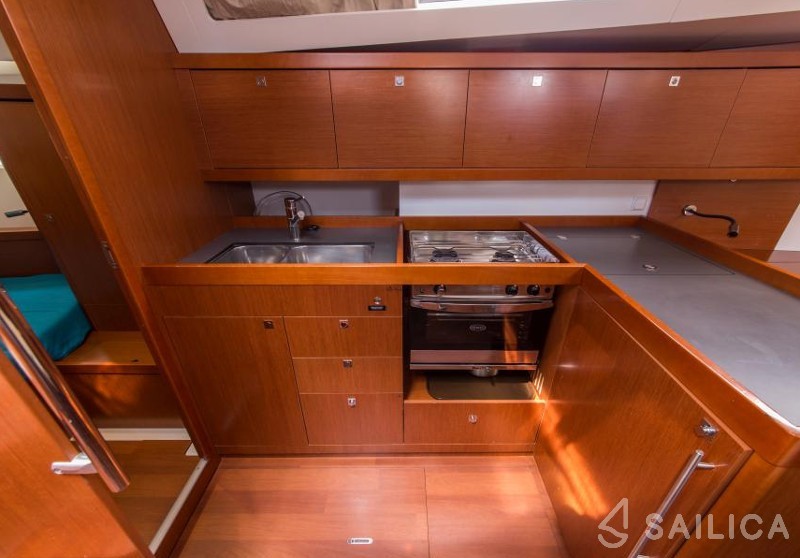 Oceanis 41 - Yacht Charter Sailica