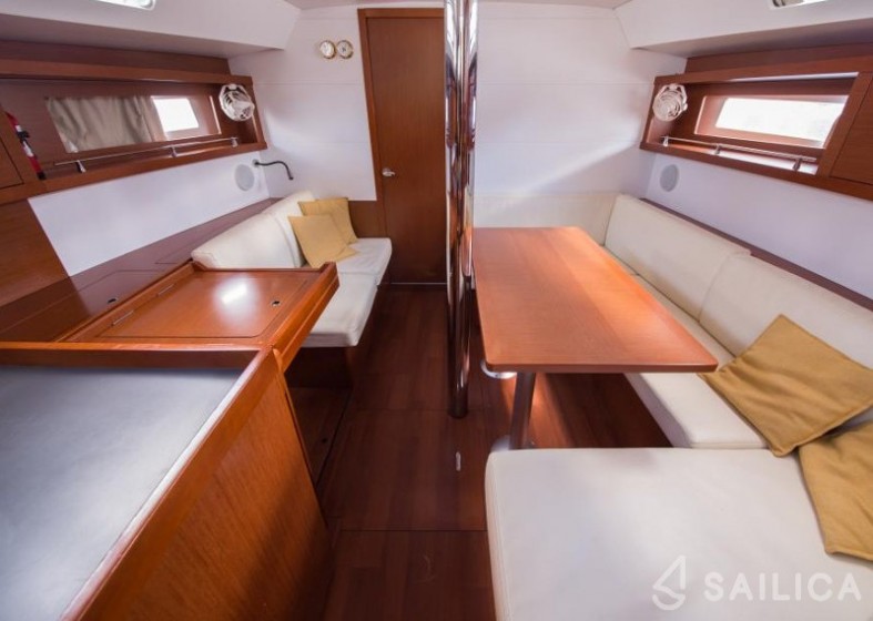 Oceanis 41 - Yacht Charter Sailica