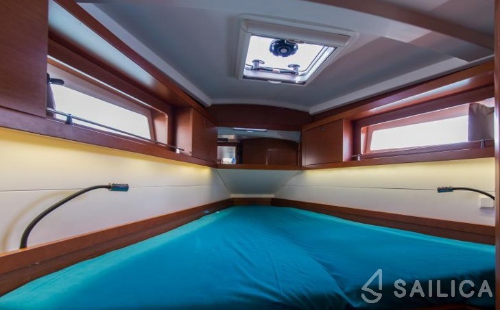 Oceanis 41 - Yacht Charter Sailica
