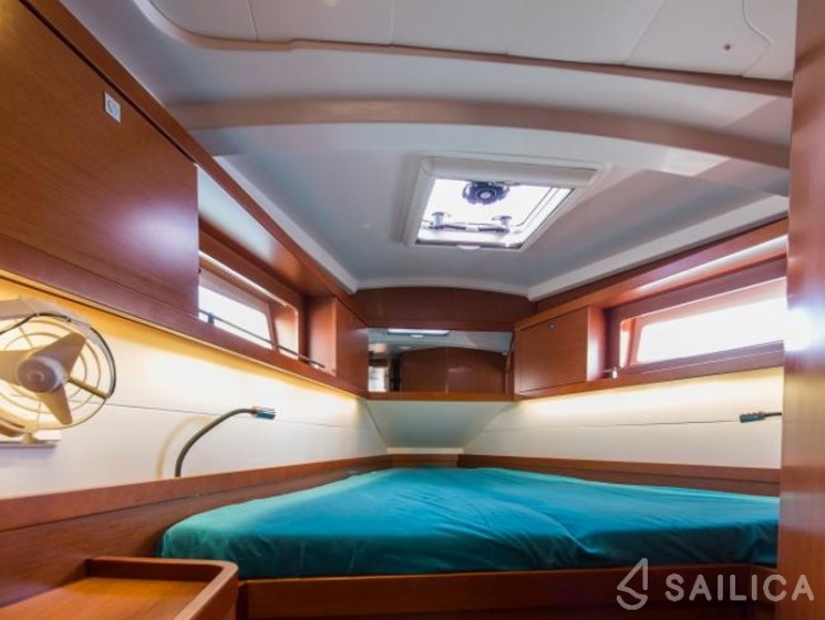 Oceanis 41 - Yacht Charter Sailica