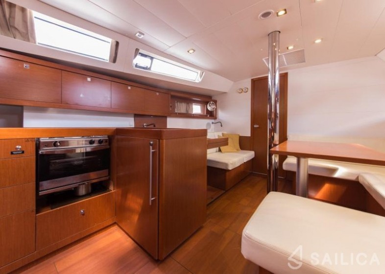 Oceanis 41 - Yacht Charter Sailica