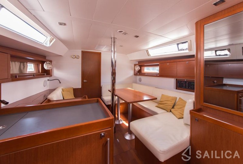 Oceanis 41 - Yacht Charter Sailica