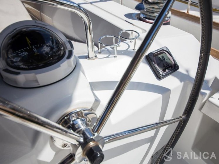 Oceanis 41 - Yacht Charter Sailica