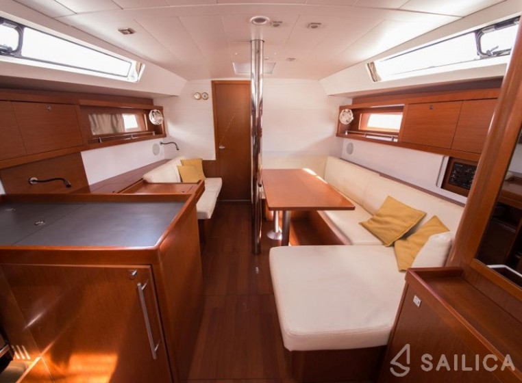 Oceanis 41 - Yacht Charter Sailica