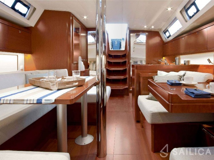 Oceanis 41 - Yacht Charter Sailica