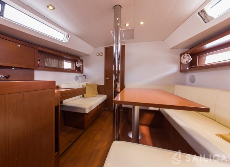 Oceanis 41 - Yacht Charter Sailica