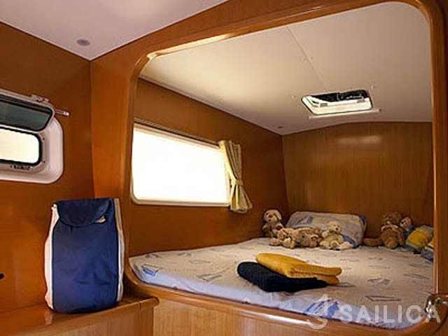 Lagoon 410 S2 - Yacht Charter Sailica