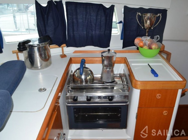 Lagoon 410 S2 - Yacht Charter Sailica