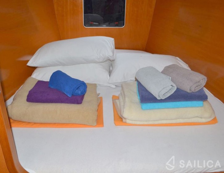 Lagoon 410 S2 - Yacht Charter Sailica