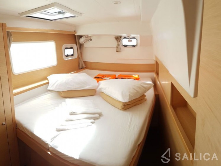 Lagoon 400 S2 - 4 + 2 cab. - Yacht Charter Sailica