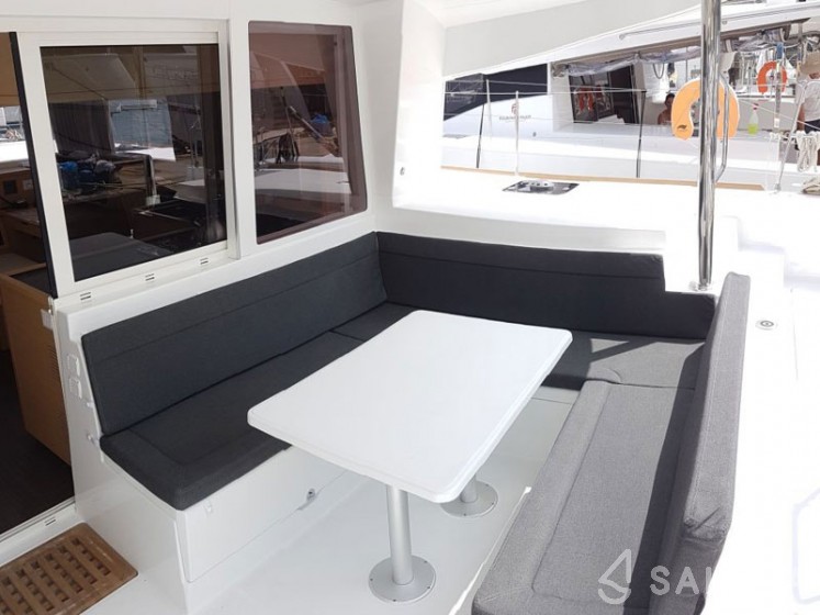 Lagoon 400 S2 - 4 + 2 cab. - Yacht Charter Sailica