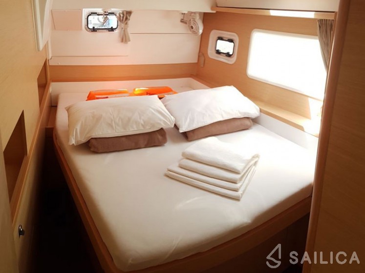 Lagoon 400 S2 - 4 + 2 cab. - Yacht Charter Sailica