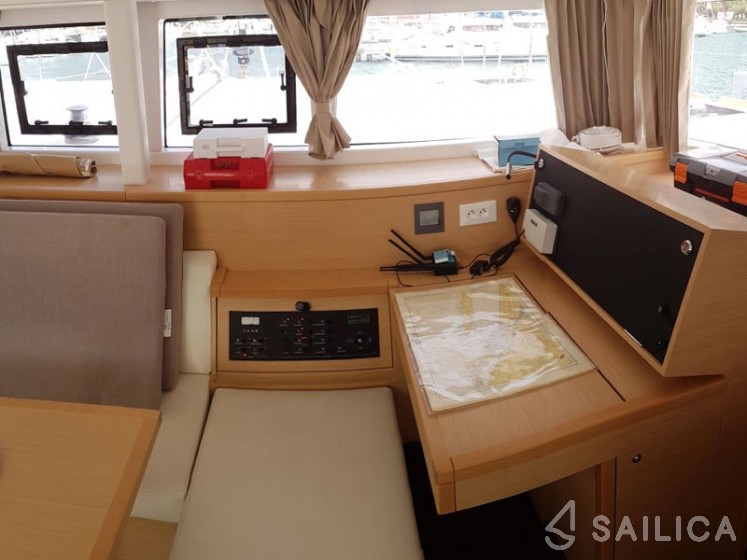 Lagoon 400 S2 - 4 + 2 cab. - Yacht Charter Sailica