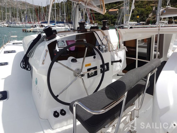 Lagoon 400 S2 - 4 + 2 cab. - Yacht Charter Sailica