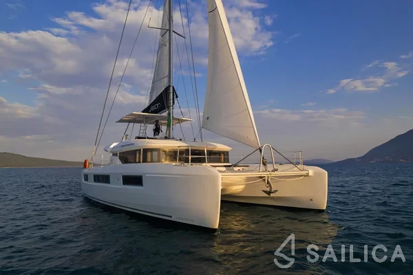 Lagoon 50 - Yacht Charter Sailica