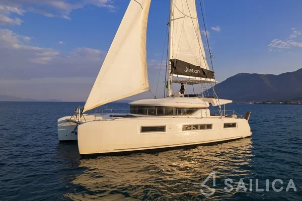 Lagoon 50 - Yacht Charter Sailica