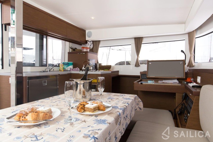Lagoon 40 - Yacht Charter Sailica