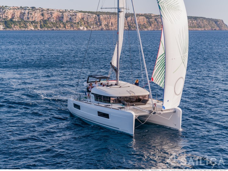 Lagoon 40 - Yacht Charter Sailica