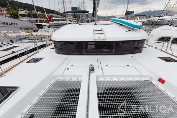 Lagoon 40 - Yacht Charter Sailica