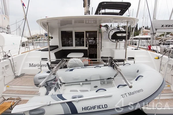 Lagoon 40 - Yacht Charter Sailica