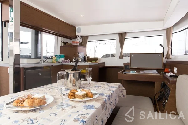 Lagoon 40 - Yacht Charter Sailica