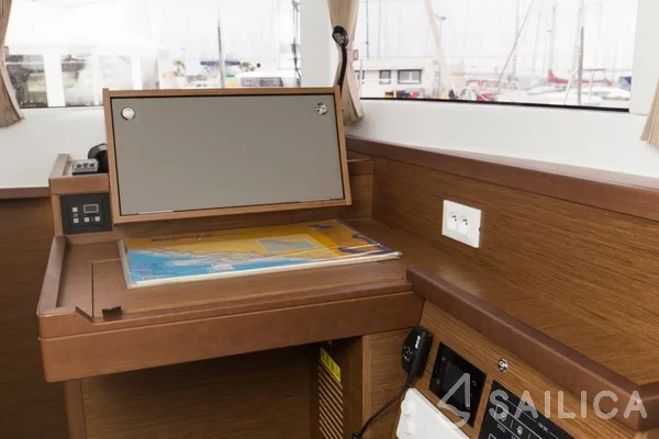 Lagoon 40 - Yacht Charter Sailica
