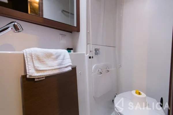 Lagoon 40 - Yacht Charter Sailica