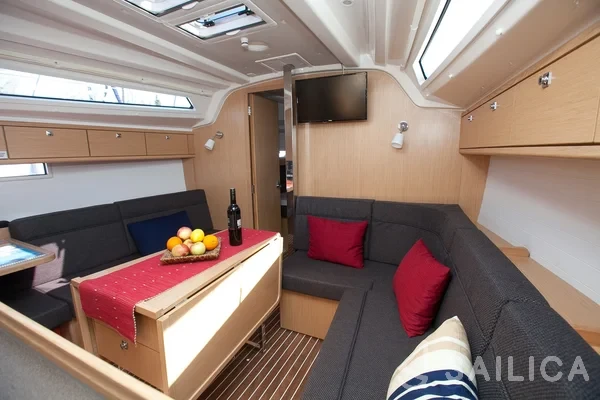 Bavaria 37 Cruiser - Yacht Charter Sailica