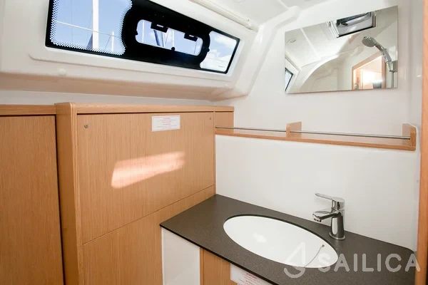 Bavaria 37 Cruiser - Yacht Charter Sailica