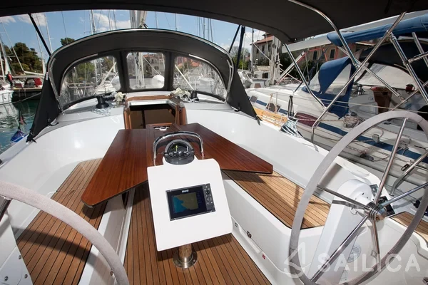 Bavaria 37 Cruiser - Yacht Charter Sailica