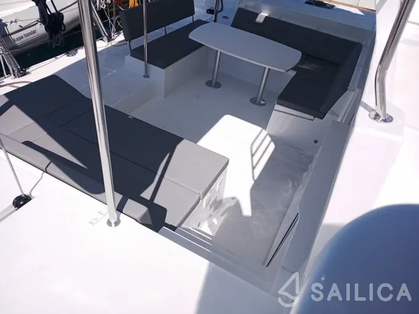 Lagoon 450  Flybridge - Yacht Charter Sailica
