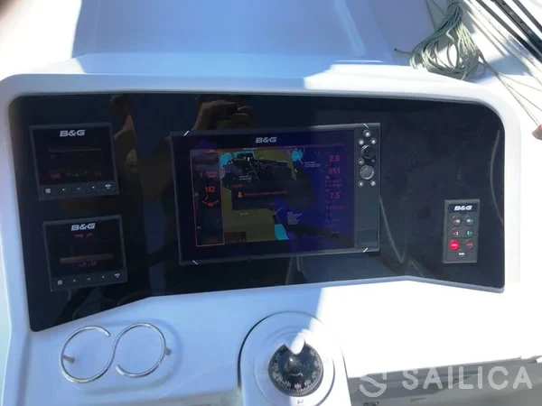 Lagoon 450  Flybridge - Yacht Charter Sailica