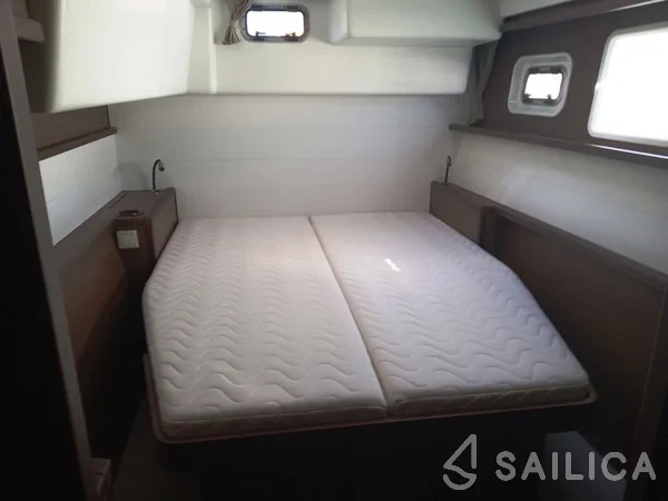 Lagoon 450  Flybridge - Yacht Charter Sailica