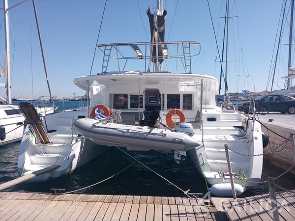 Lagoon 450  Flybridge - Yacht Charter Sailica