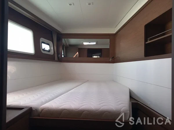 Lagoon 450  Flybridge - Yacht Charter Sailica