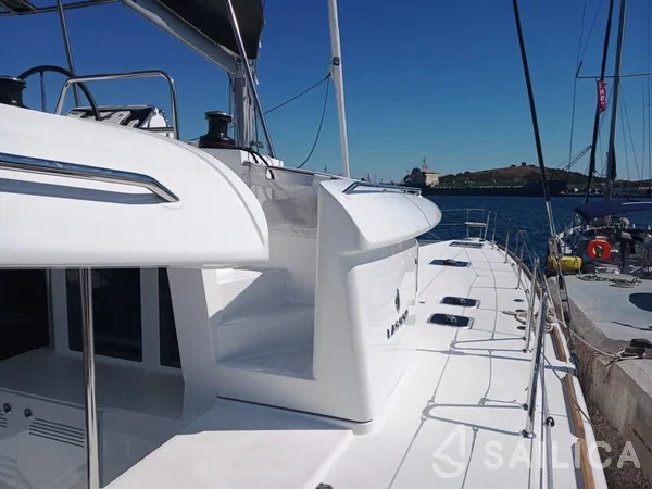Lagoon 450  Flybridge - Yacht Charter Sailica