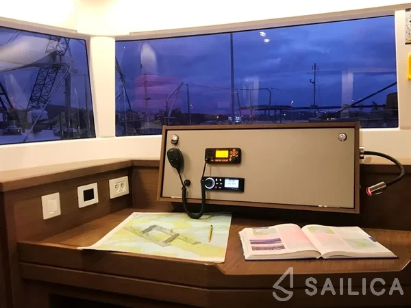 Lagoon 450  Flybridge - Yacht Charter Sailica